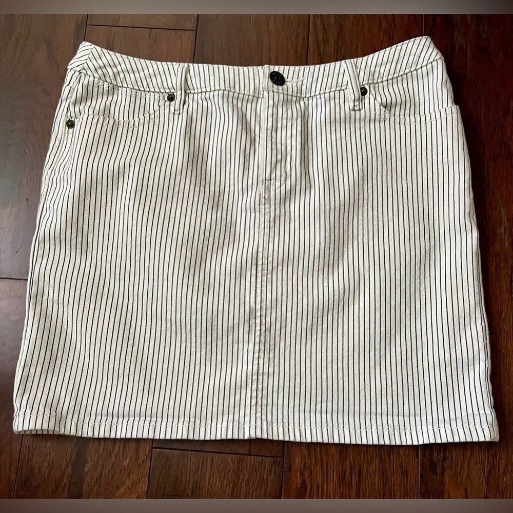 Fossil classic denim pinstripe skirt size 29 5 pocket style Gently Used